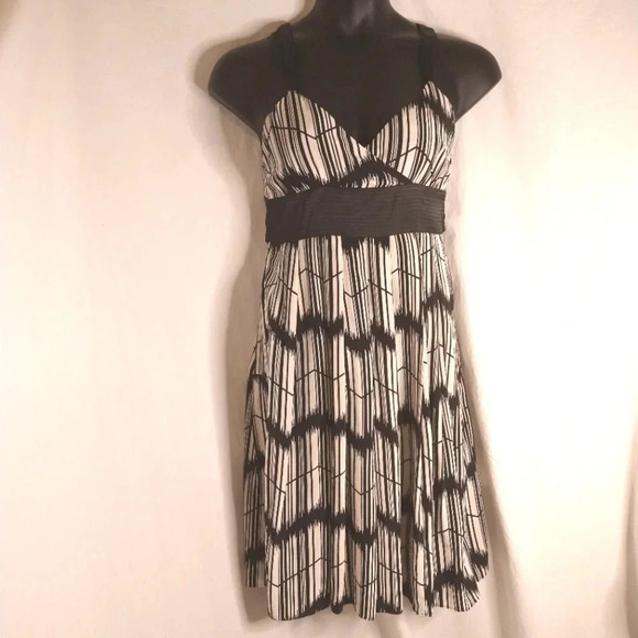Tahari Dresses & Skirts - Elegant tahari silk event dress EUC ❤️